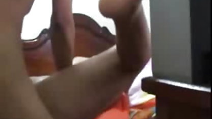 एमआईएलए seduces उसके बेटी सेक्सी मूवी देखने वाली में law अगले को स्लीपिंग पुरुष