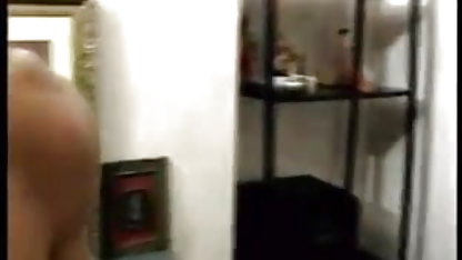 श्यामला लड़की के सेक्स वाली फिल्म हिंदी साथ मोटा pugs सोफे पर grumbled