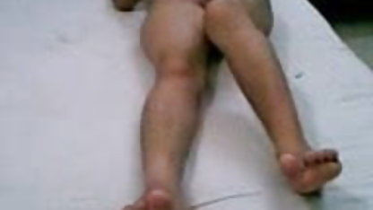 मिठाई सहयोगी fucks सेक्सी वीडियो फिल्म गाने वाली उज्ज्वल पीले dildo