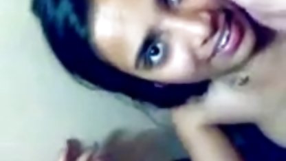 सुनहरे बालों वाली के साथ सेक्सी चलने वाली फिल्में बोतलें आवाज fucks उसके साथी के बाद खेल