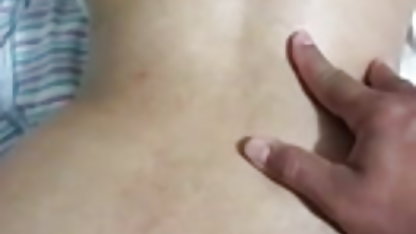 महिला के सेक्सी फिल्म करने वाली घर seduces नौकरानी