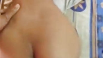 Busty हिंदी सेक्सी मूवी चलने वाली मिश्रित नस्ल लड़की कमबख्त के साथ सफेद पूंछ