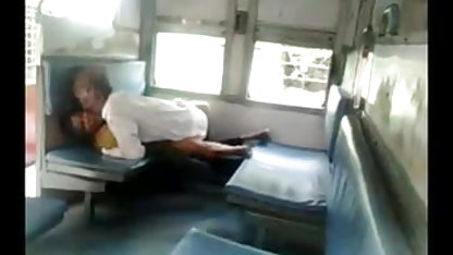 प्रशिक्षुओं सेक्सी पिक्चर गंदी वाली रगड़ के छेदा चूत