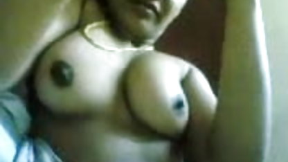 बिस्तर में, लाल बालों वाली सेक्सी फिल्म हीरोइन वाली luder masturbates
