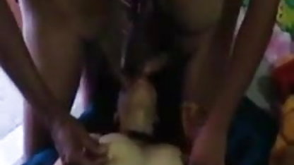 Nutty सेक्स करने वाली मूवी लड़की पसंद करता है करने के लिए चूसना पूंछ