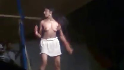 सेक्सी किशोरी के साथ लंबे समय बालों शादी वाली सेक्सी फिल्म देता है हाथ नौकरी