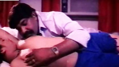 सिरी देता है मैंडी संभोग वाली फिल्म Armany एक कामुक सेक्स मालिश