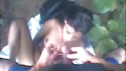 काले बालों वाली लड़की masturbates सेक्स वाली फिल्म दिखाओ उसके बालों वाली योनी