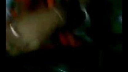 सौंदर्य सेक्सी फिल्म बढ़िया वाली स्ट्रिप्स और masturbates के साथ dildo
