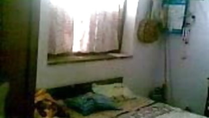 Busty एमेच्योर प्रस्तुत और मैस्टर्बेटिंग के लिए हिंदी सेक्सी मूवी चलने वाली वेब कैमरा