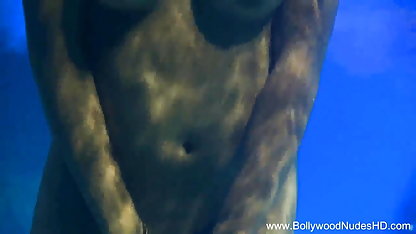 गड़बड़ के साथ के dildo में के गर्म सेक्सी फिल्म चाहिए चलने वाली लेस्बियन तीन प्रतिभागियों का सम्भोग