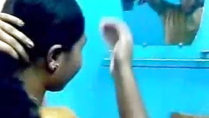 सुनहरे बालों वाली, की सुविधा देता है युवा आदमी में के सेक्सी कुत्ते वाली फिल्म चूत